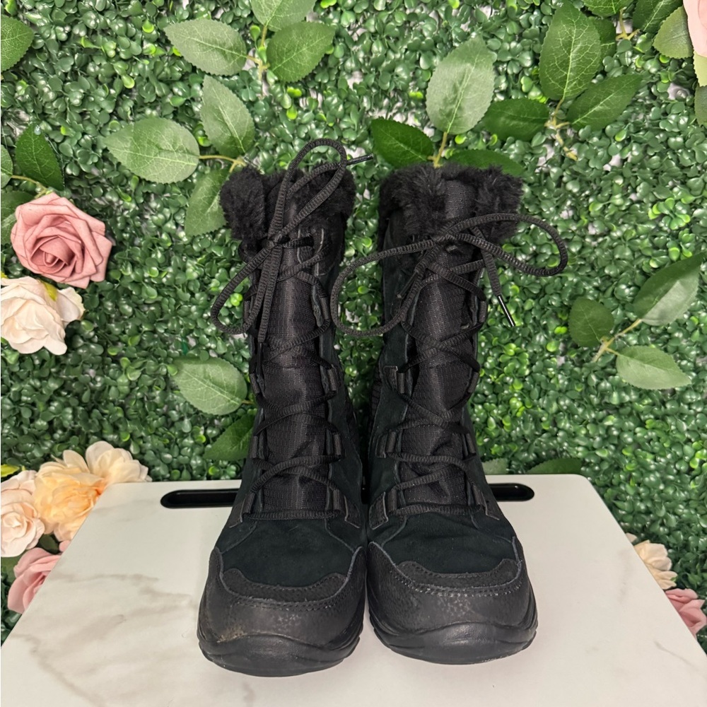 Columbia Black Winter Boots with Faux Fur Trim